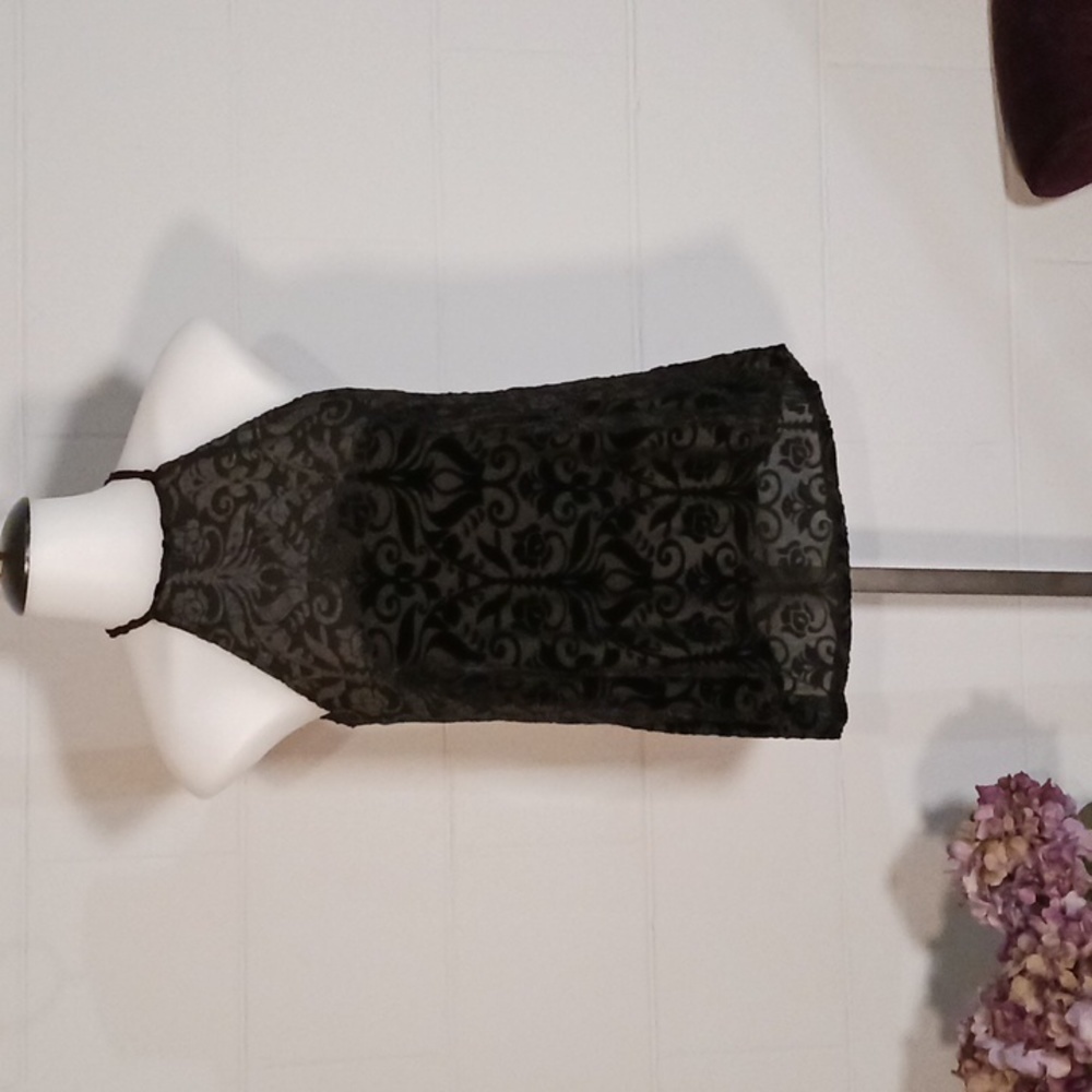 Black velvet pattern top - Picture 2 of 5